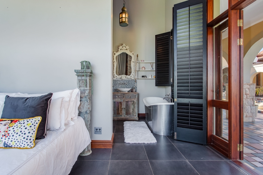 5 Bedroom Property for Sale in Winelands Western Cape